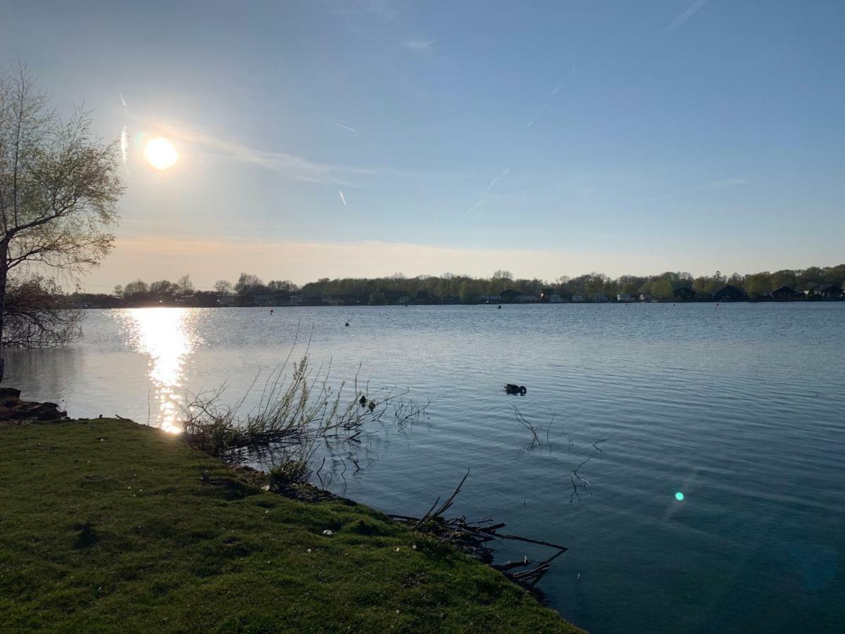 Relaxing Holiday Home With Hot Tub At Tattershall Lakes Exterior photo